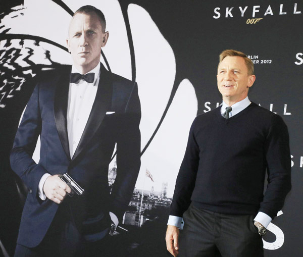 Daniel Craig promotes 'Skyfall' in Berlin