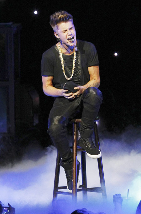 Bieber, Kesha, Psy perform at Jingle Ball concert