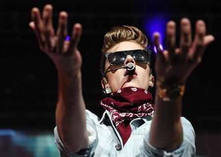 Justin Bieber tops Lady Gaga to rule Twitter