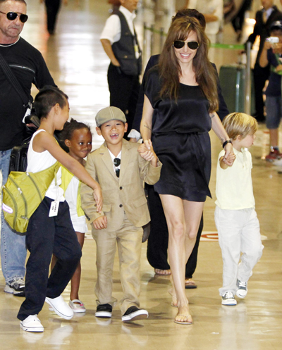 Angelina Jolie has double mastectomy to elude cancer