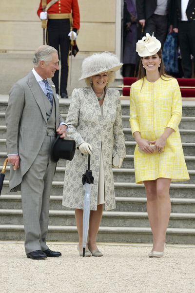 Pregnant Catherine attends garden party