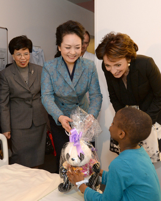 Peng Liyuan visits Europe in style