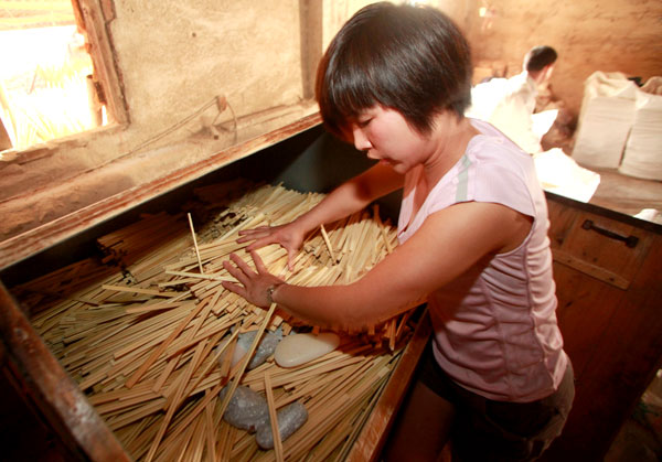 Cheap chopsticks may be toxic, expert says