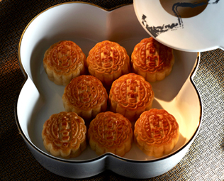 Special: Moon · Cakes · Tea