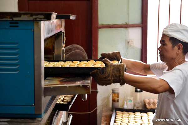 Handmade mooncakes in Changsha