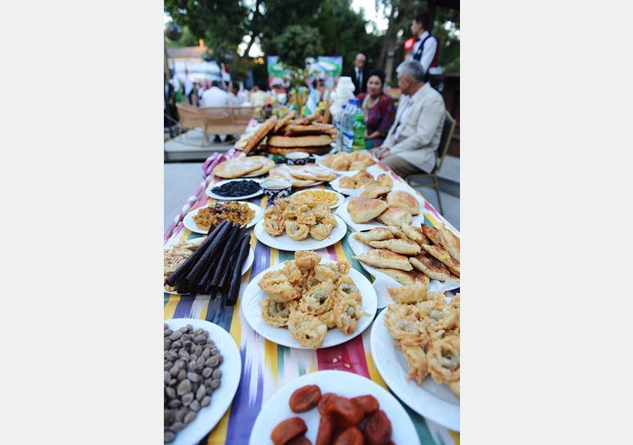 Chinese delicacies appear at food festival in Uzbekistan