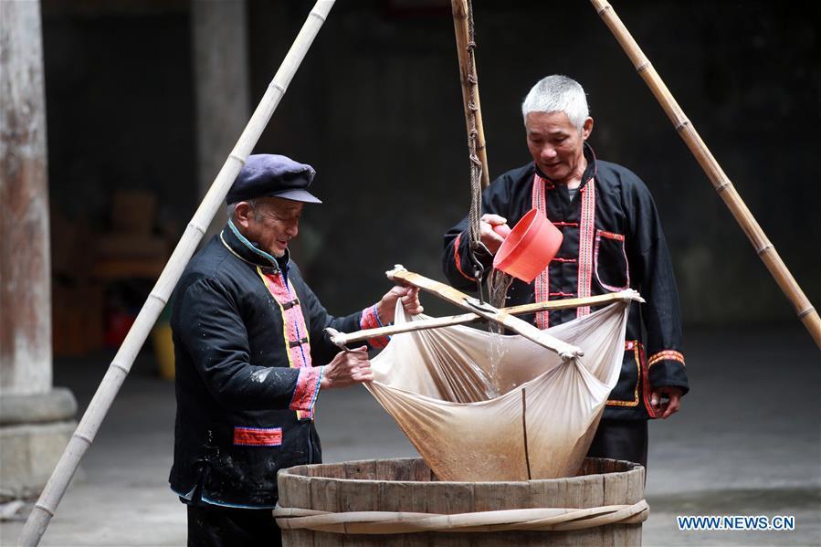 Villagers in SW China make sweet potato vermicelli for lunar New Year