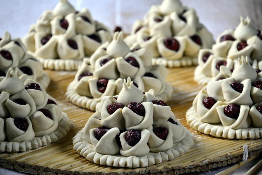 Taste of new year: Traditional staple food in E China