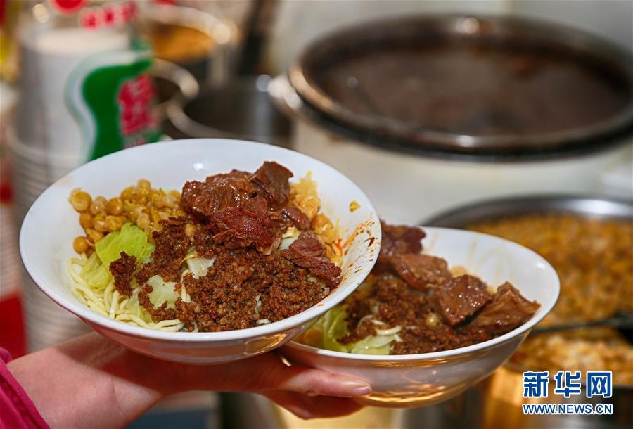 Chongqing small noodle mixed with 10 types of seasonings