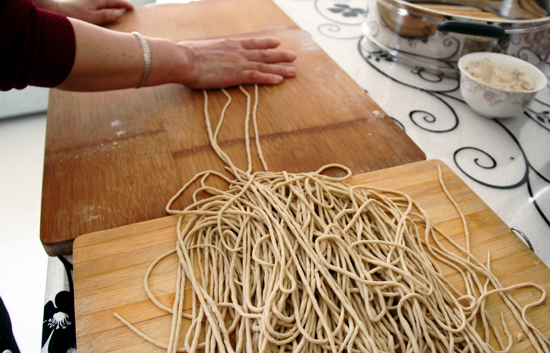 Inner Mongolians enjoy oat flour foods