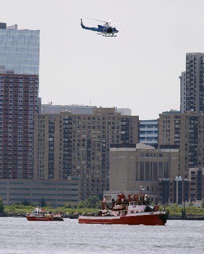 紐約兩機相撞雙雙墜河 機上9人恐全部遇難