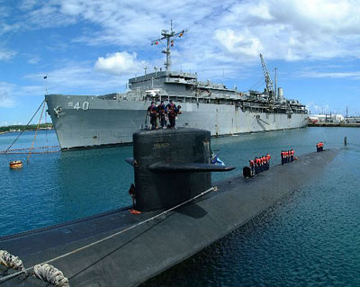 美核潛艇母艦潛伏關島 軍事價值大