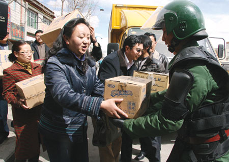 組圖：拉薩公安干警日夜堅(jiān)守在執(zhí)勤崗位