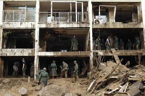 韓國遭洪災(zāi)泥石流襲擊60人死亡 百余士兵緊急排查邊境地雷