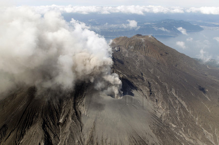 日本鹿兒島市昭和火山口發(fā)生爆炸性噴發(fā)（圖）