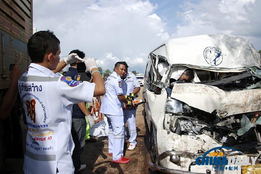 泰國發(fā)生車禍 3人死亡包括1名中國游客（組圖）