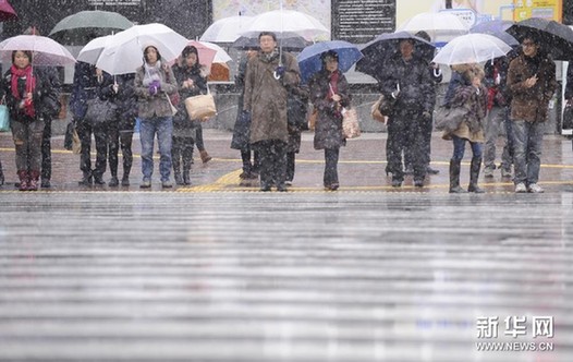 日本部分地區(qū)降雪量超1米 400余航班取消多人遇難