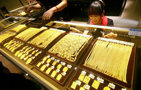 Investors favor gold