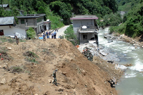 2 landslides leave 10 dead,44 missing in Shaanxi 