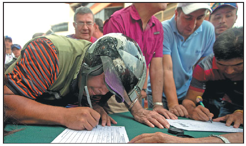 Sick of crisis, weary people line up to recall President Maduro