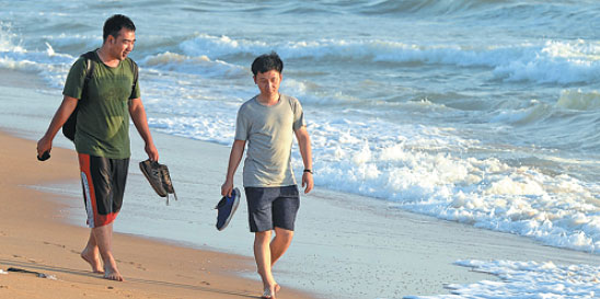 Tourism pollutes golden beaches