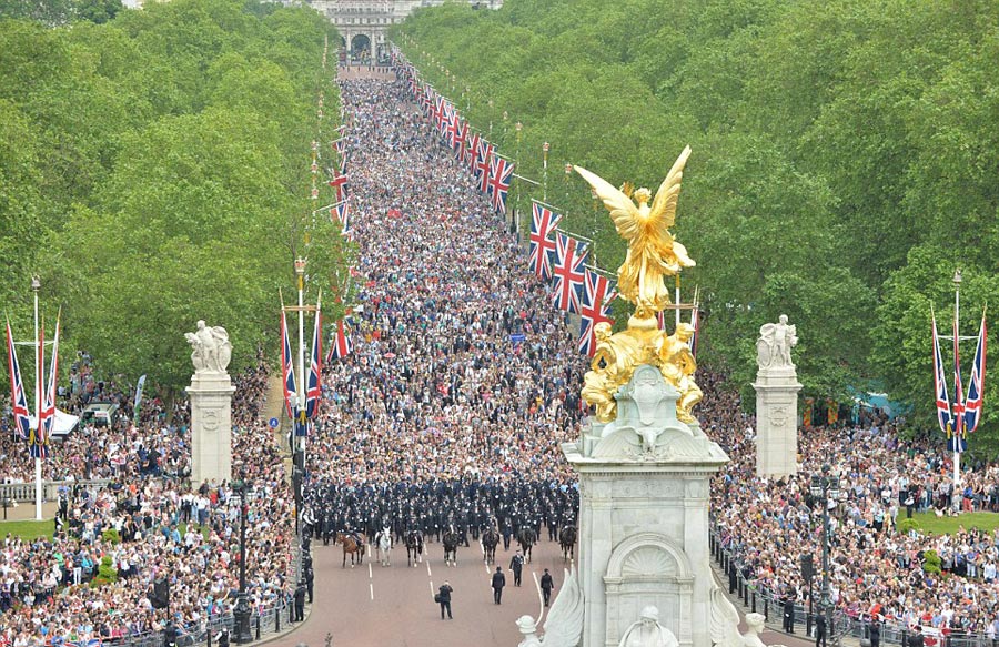 英女王90大壽慶典：女王綠衣出席 夏洛特公主搶鏡（組圖）