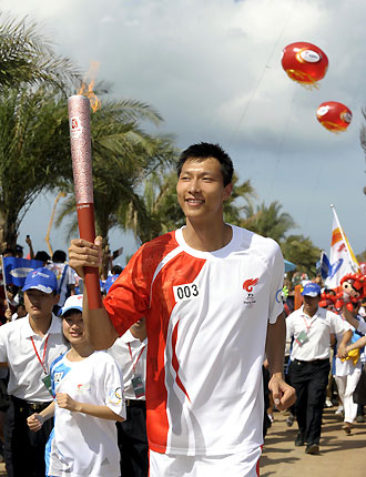 Beijing Olympic torch relay in Chinese mainland kicked off  