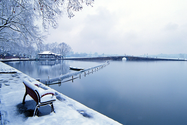 West Lake under the veil of snow