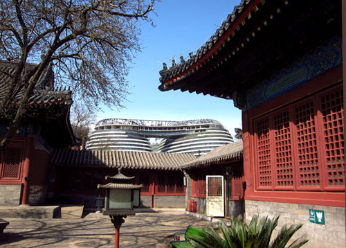 Going for a song at Zhihua Temple