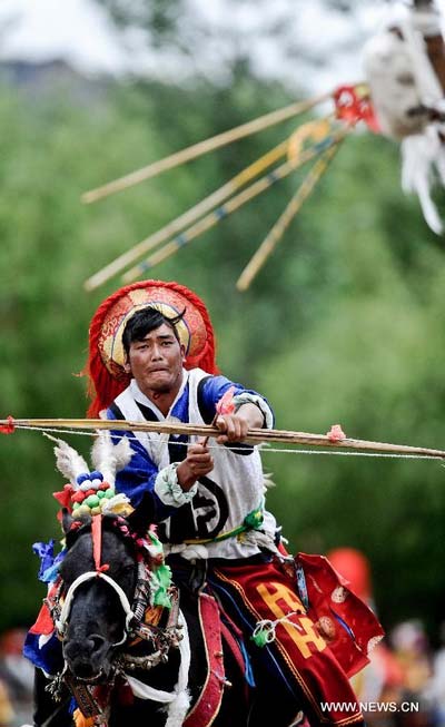 Tibetan farmers celebrate Ongkor Festival