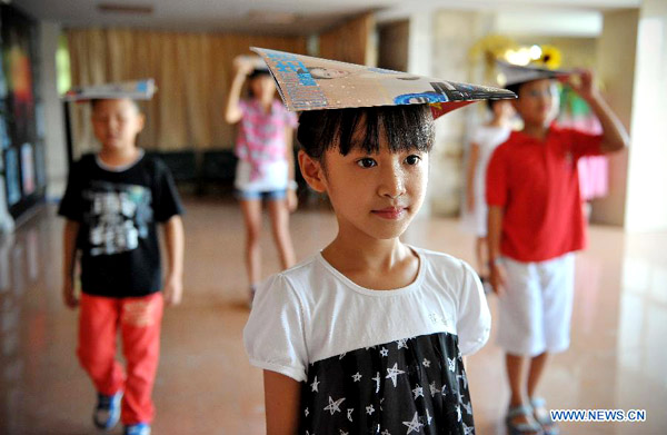 Children take model training sessions in Haikou