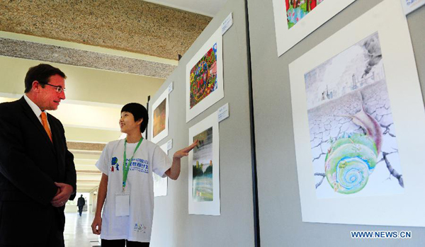 Young Chinese painters awarded at UNEP Headquarters