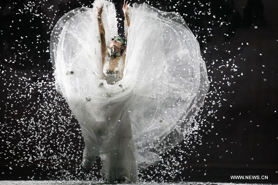 Yang Liping performs in her final dance drama 'The Peacock'