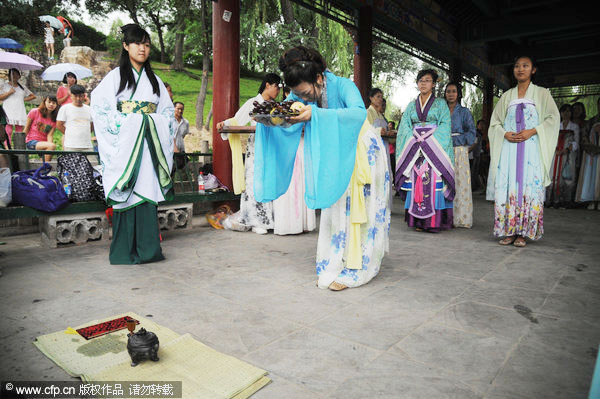 Qixi: Enjoy traditional festival the ancient way