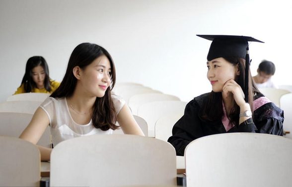 Graduation photos get creative in China