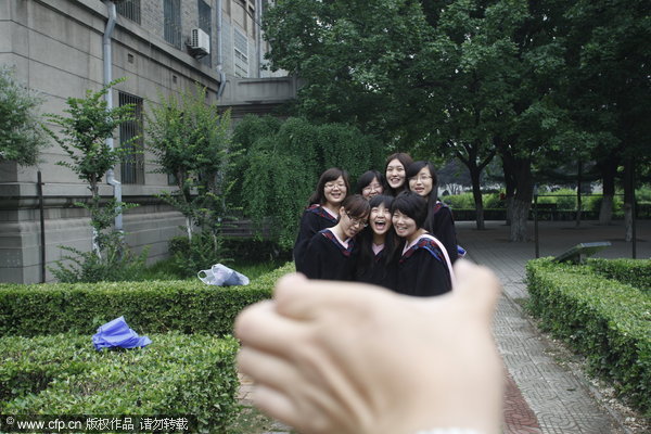 Graduation photos get creative in China