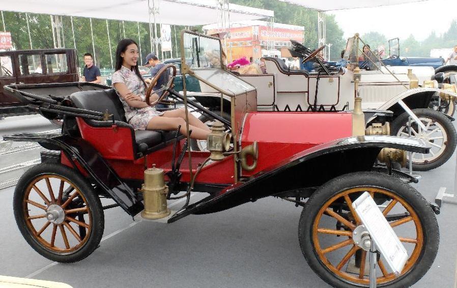 Vintage cars exhibition opens in Jinan