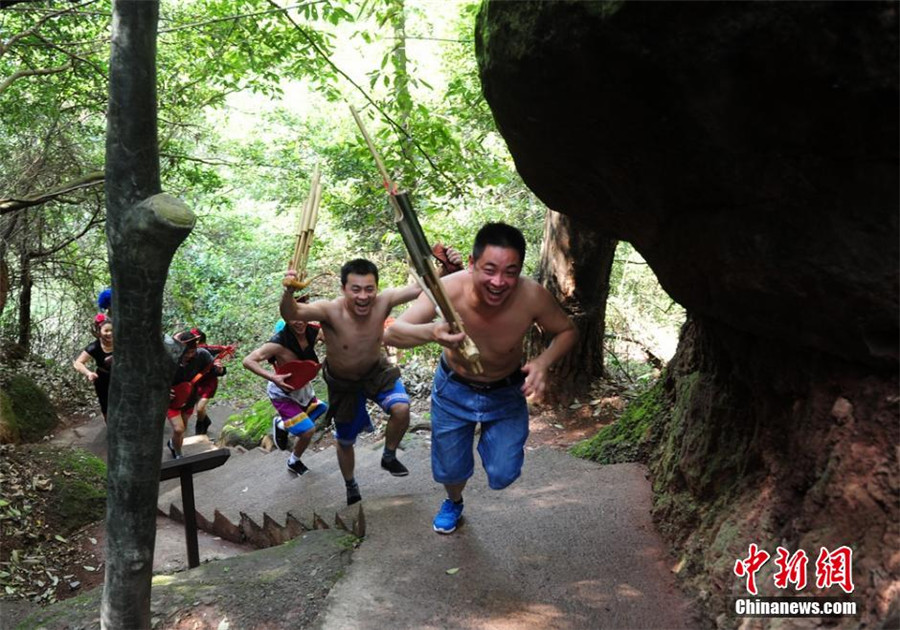 Undies run in Wanfo Mountain in Hunan