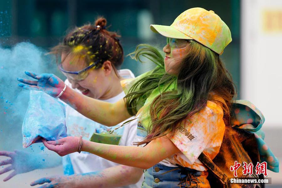 New 'Color Run' held in Beijing, with a marine twist