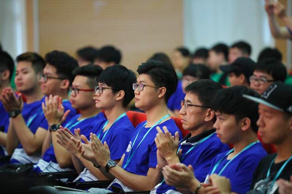 Mainland, Taiwan students share tech smarts at camp