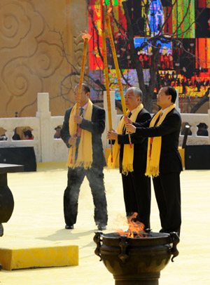 Worshipping ceremony marks China's ancestor Huangdi in Henan