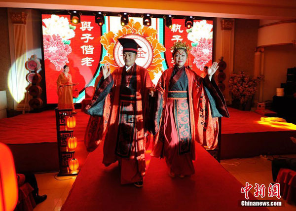 Couple holds Han-style wedding ceremony