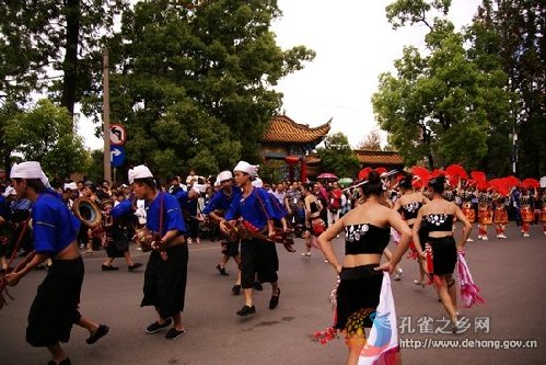 Dances performed by Dehong delegation