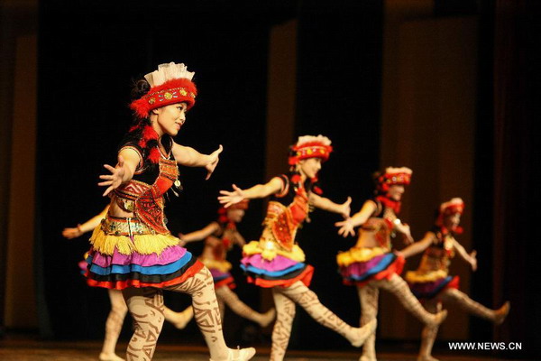 Chinese Fujian Art Troupe performs in Senegal