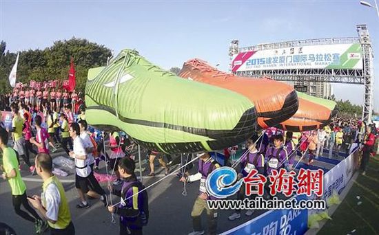 Fancy costumes delight Xiamen Marathon