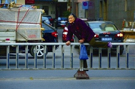 Newspaper calls for end to rude road behavior