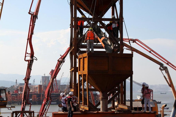 Cross-sea bridge under construction in Pingtan