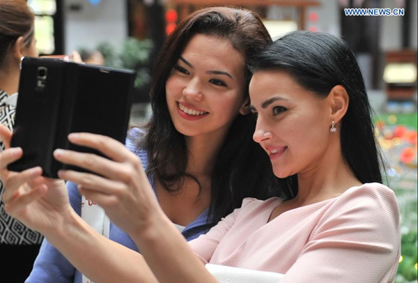 Finalists of Miss World take selfies in SE China