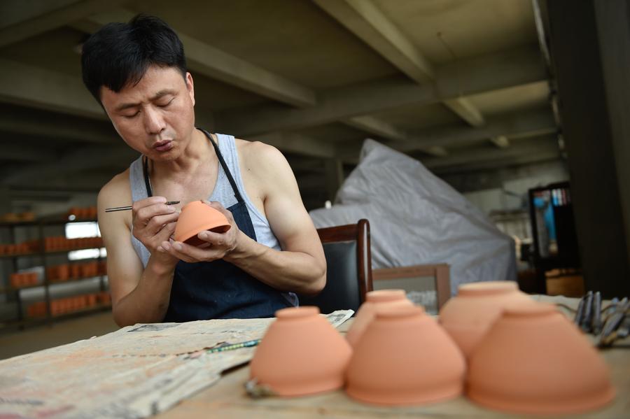 Craftsman rediscovers long-lost art of jian ware porcelain making