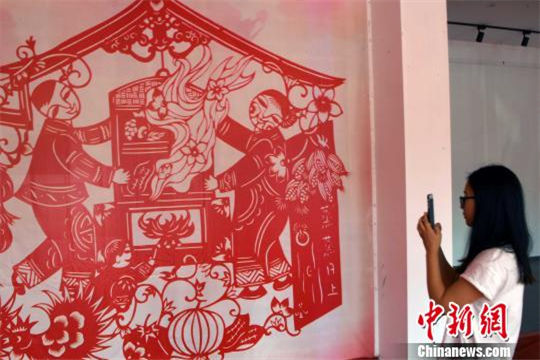 Paper-cutting exhibition underway in Fuzhou